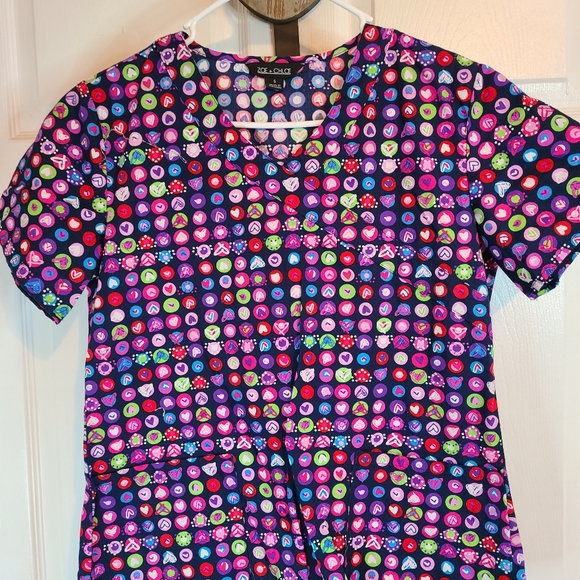 (789) Zoe+Chloe Woman's Colorful Icon dots Scrubs, Size: Small Color: Black - Picture 4 of 11